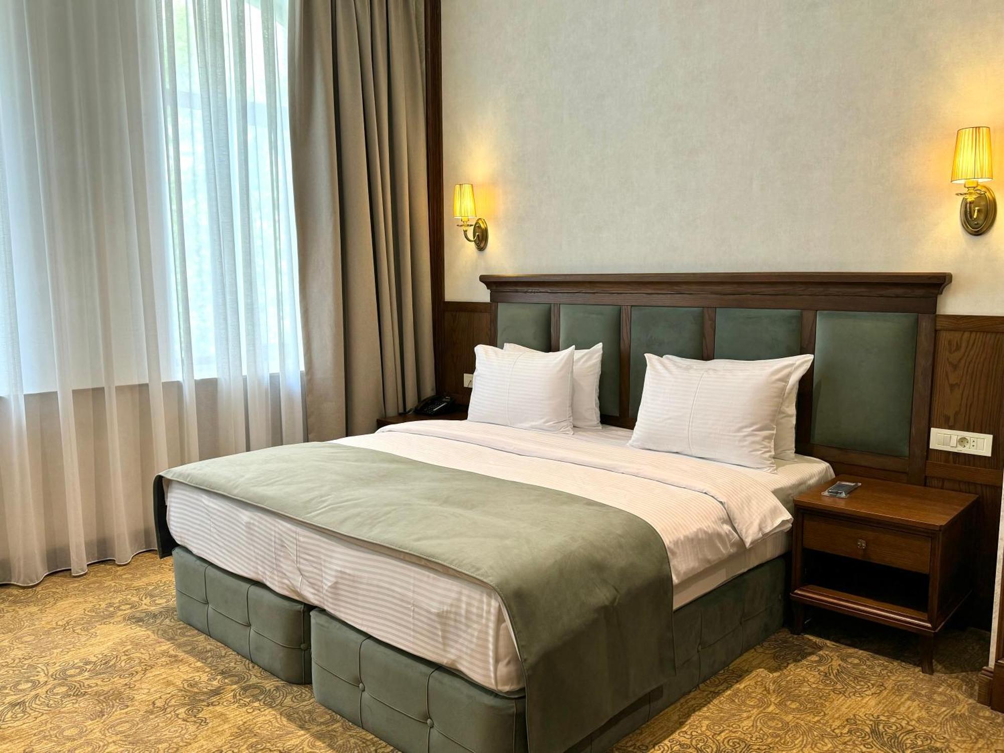 Midway Baku Hotel Ngoại thất bức ảnh