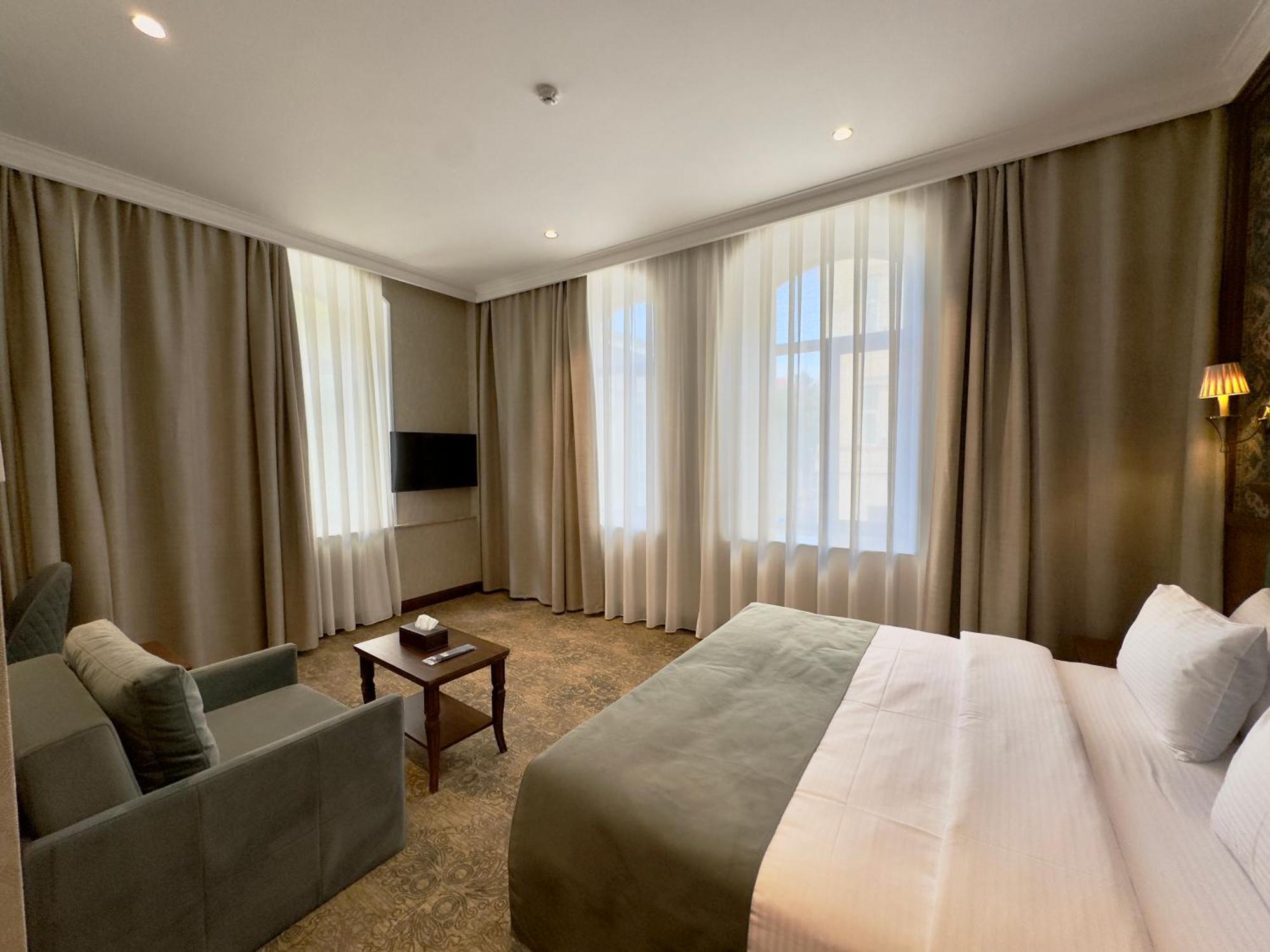 Midway Baku Hotel Ngoại thất bức ảnh