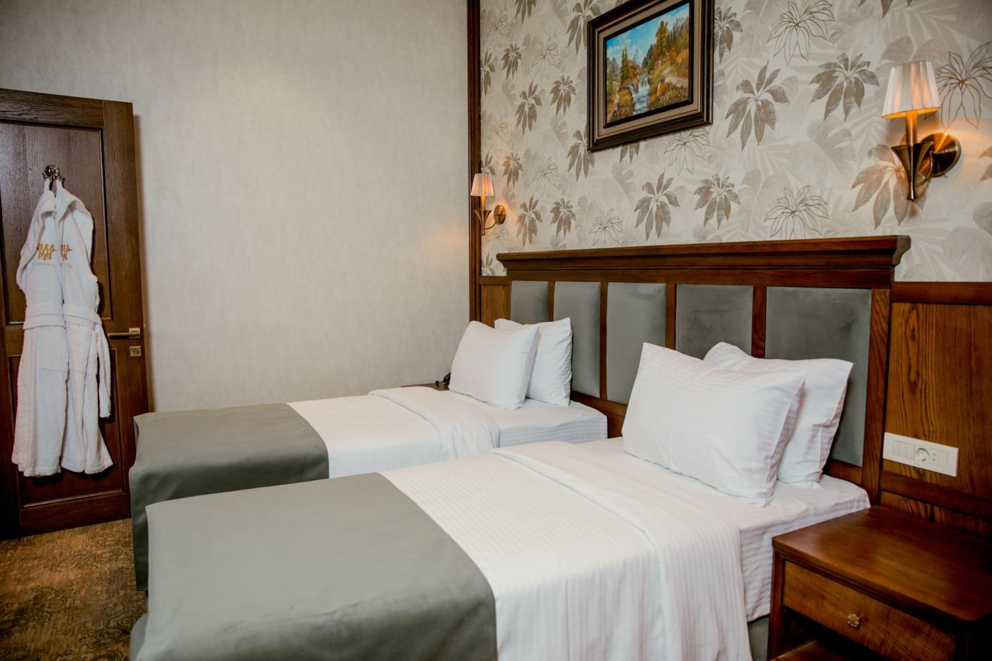 Midway Baku Hotel Ngoại thất bức ảnh