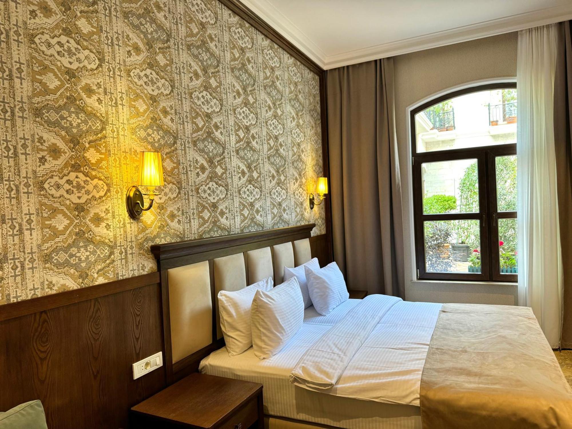 Midway Baku Hotel Ngoại thất bức ảnh