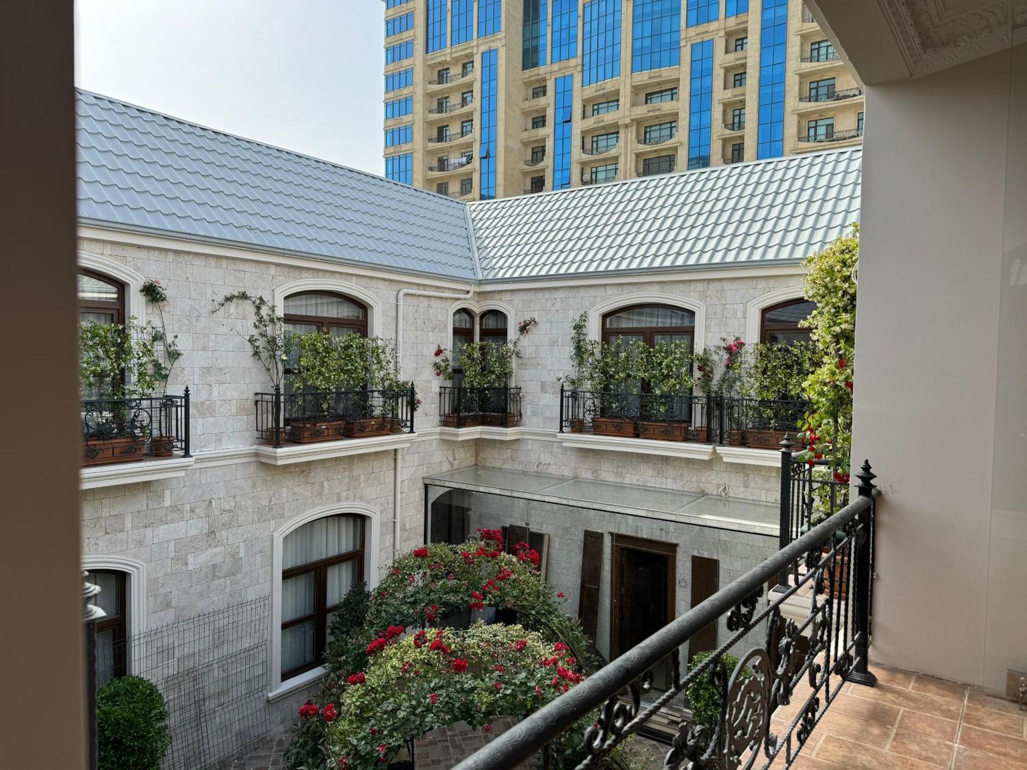 Midway Baku Hotel Ngoại thất bức ảnh