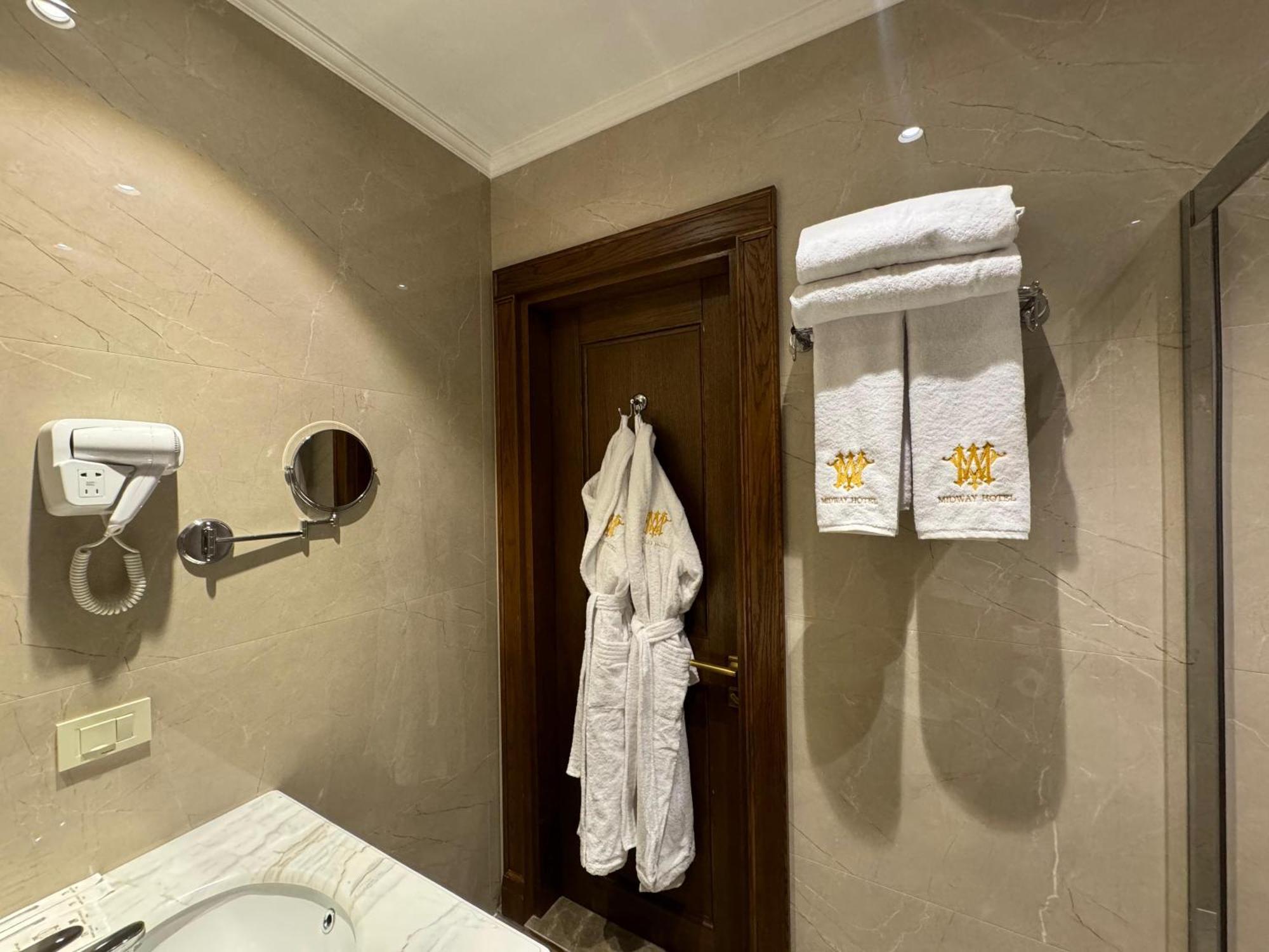 Midway Baku Hotel Ngoại thất bức ảnh