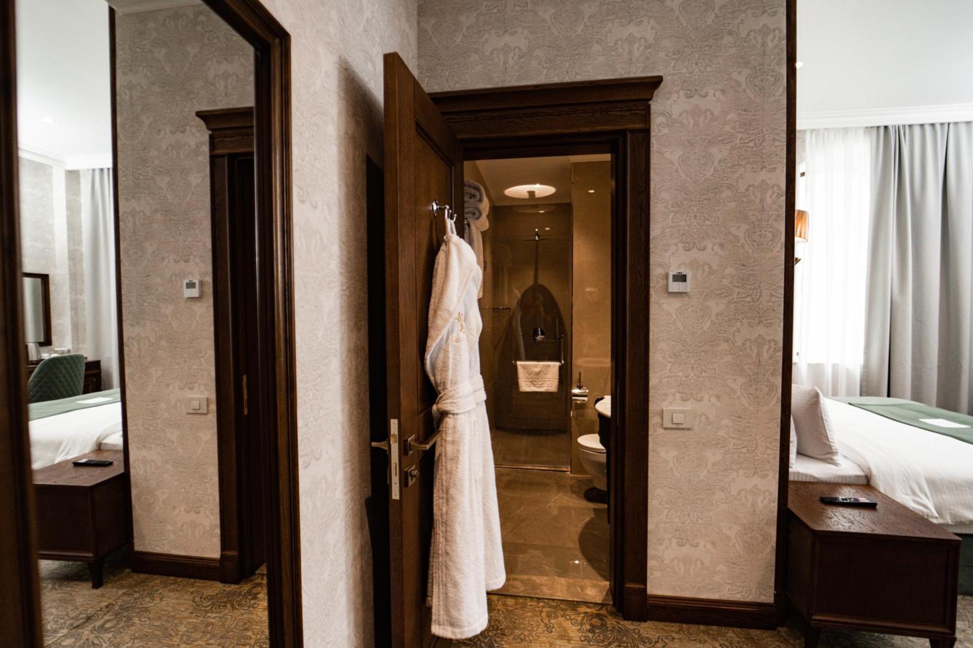 Midway Baku Hotel Ngoại thất bức ảnh