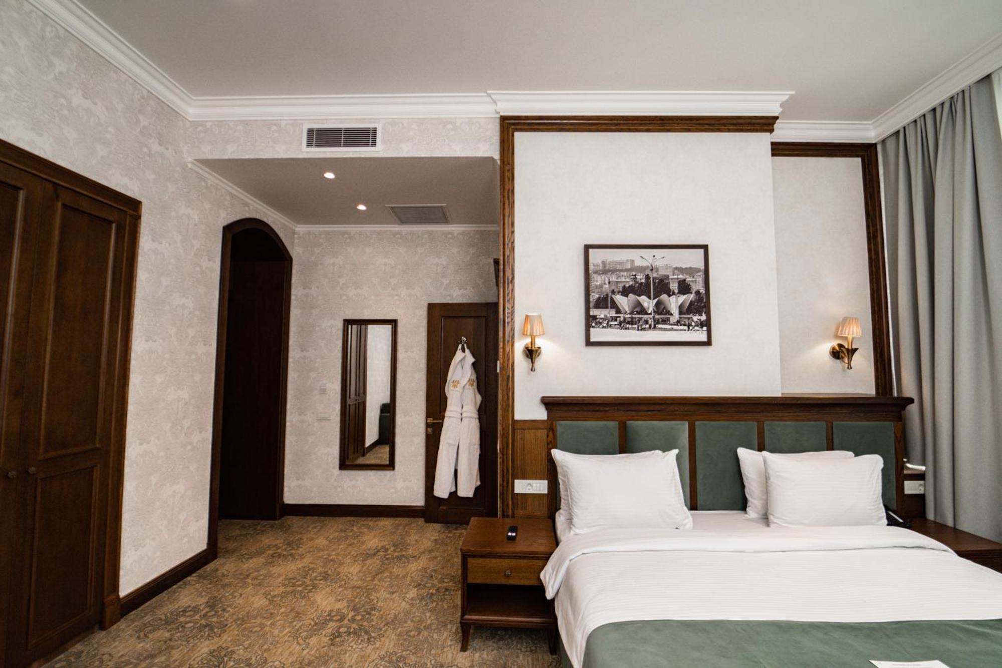 Midway Baku Hotel Ngoại thất bức ảnh